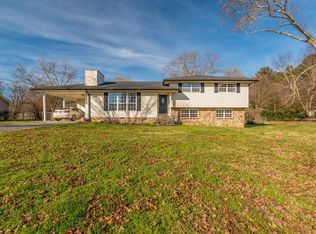 907 Josephine Dr, Tunnel Hill, GA 30755