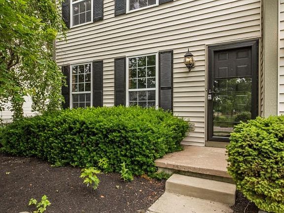 3rd image of 522 Harrington Dr