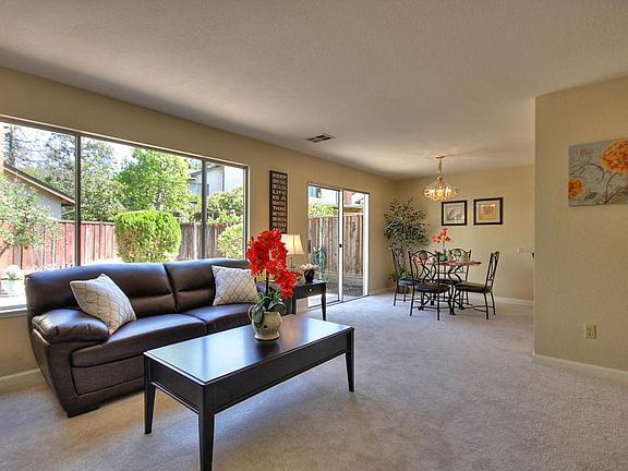 4th image of 718 Creekland Cir