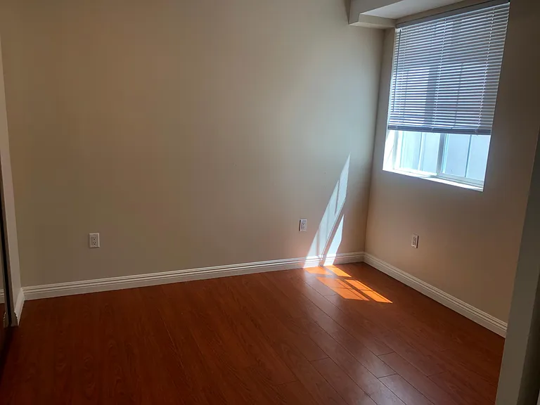 16423 Victory Blvd #5 — Photo 12