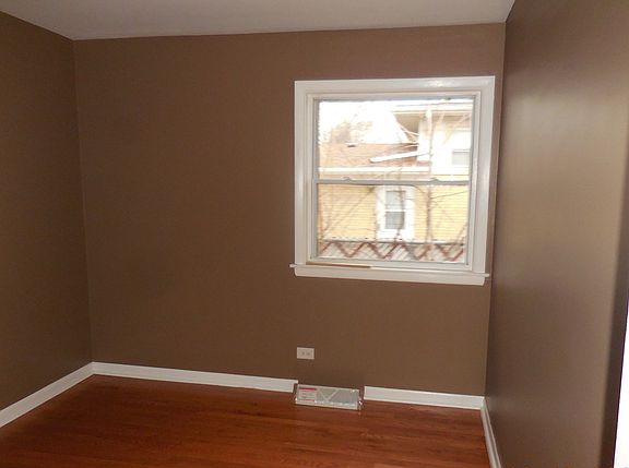 4th image of 243 W Elmwood Dr