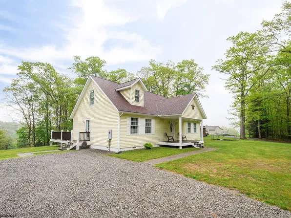 723 Burnside Camp Rd, Terra Alta, WV 26764