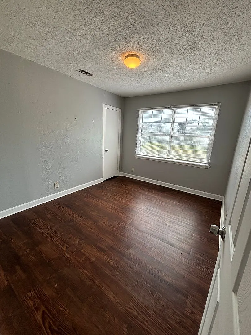 Gorgeous 3 Bedroom Home in Bossier — Photo 4