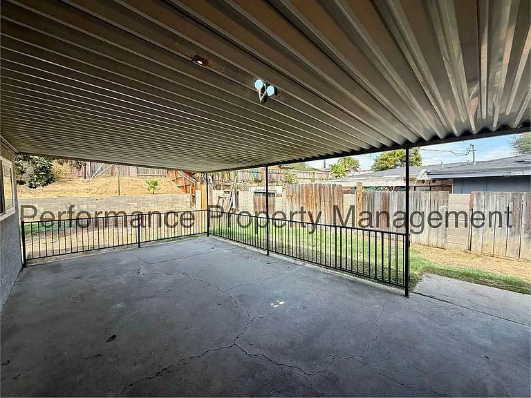 5424 Le Conte Ave — Photo 13