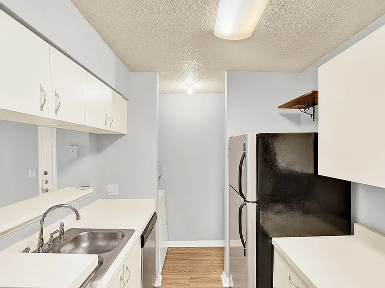 345 Lakepointe Dr #304 — Photo 7