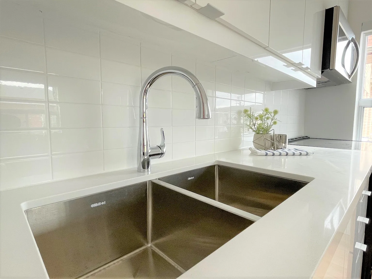 8 Castleton Avenue — Photo 3