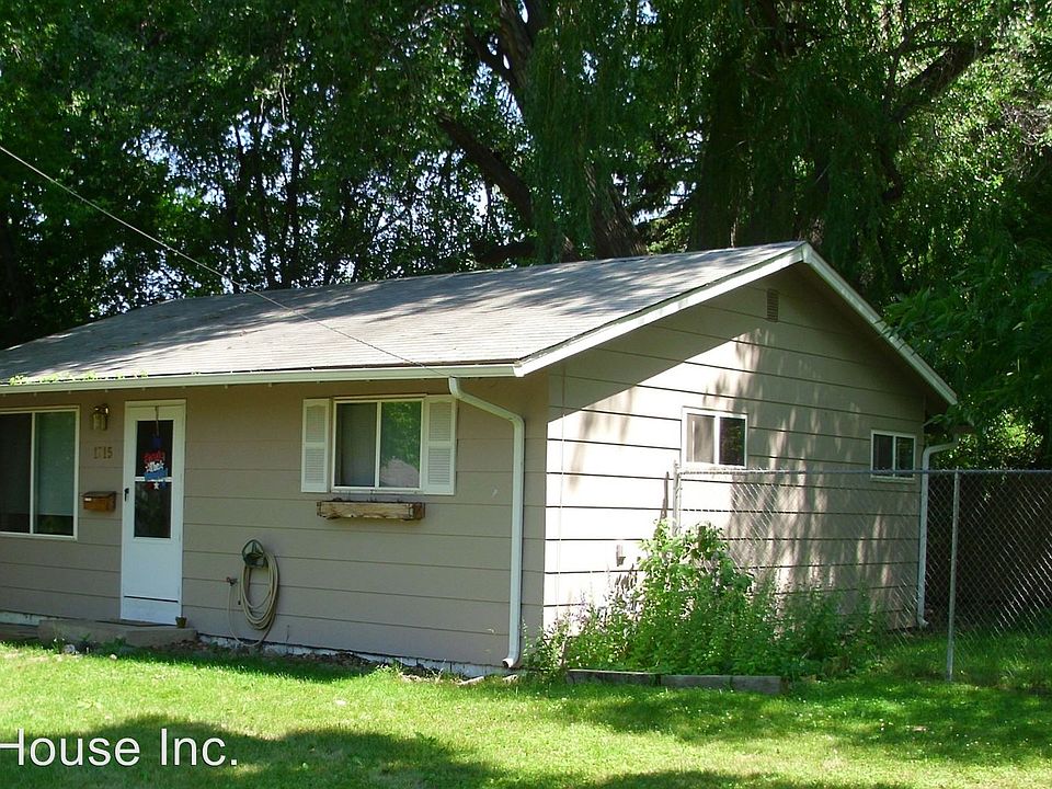 2nd image of 1715 Crestmore Pl