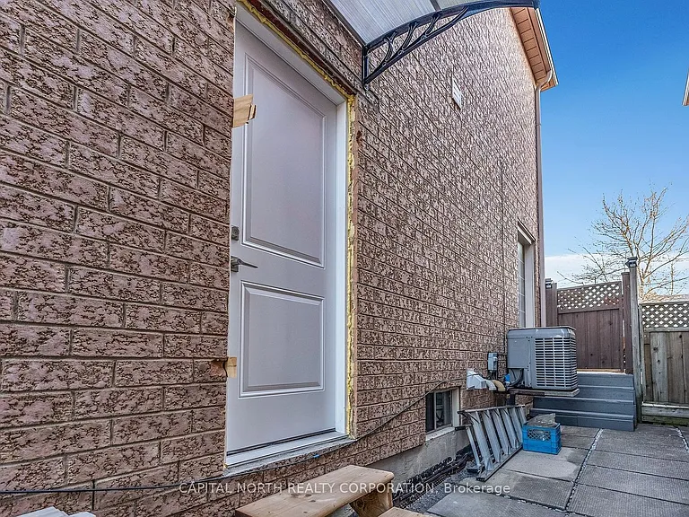 66 Waterbury St — Photo 11