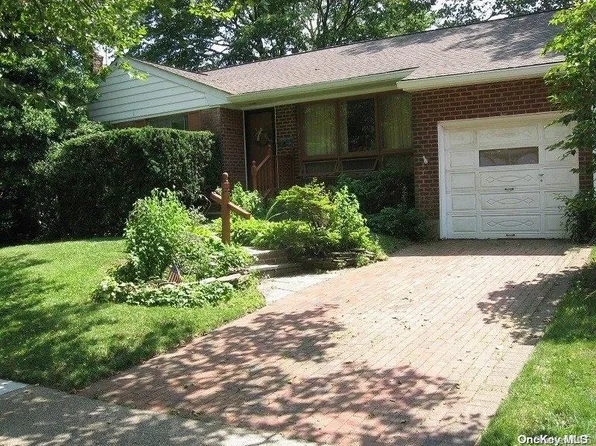 116 Matthew Street, Farmingdale, NY 11735