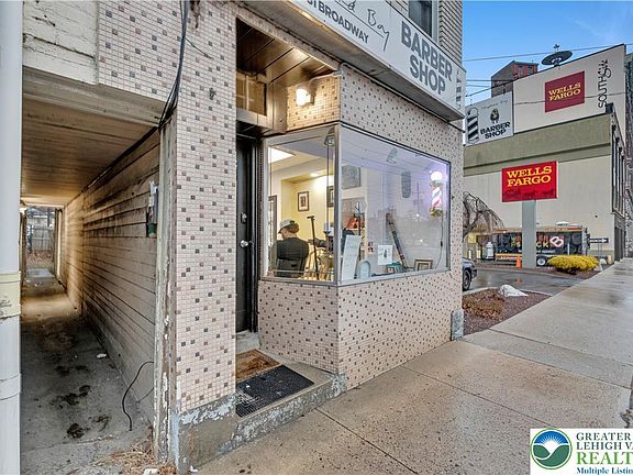 2nd image of 331 Broadway