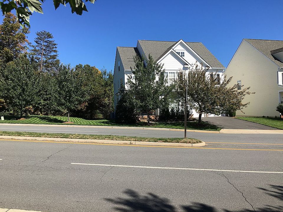 2nd image of 45772 Sterling Bridge Pl