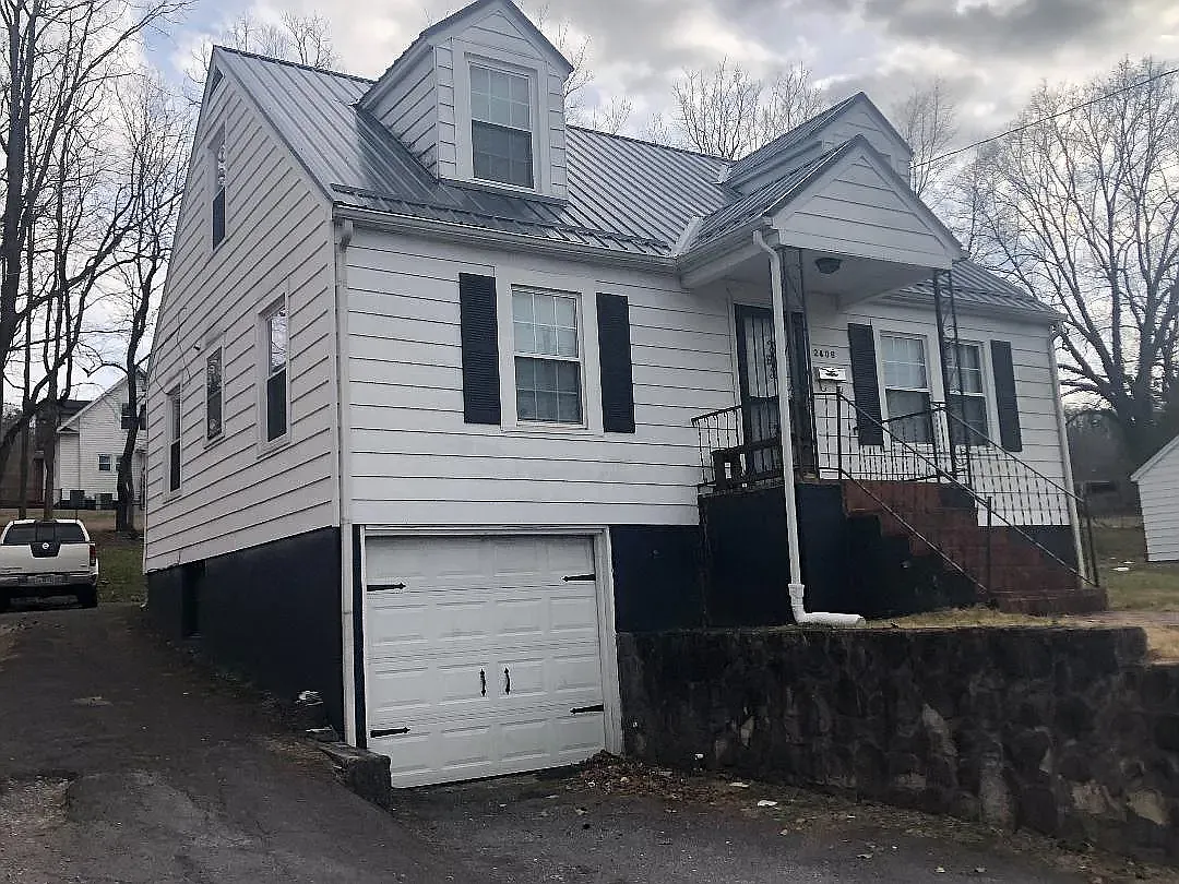 3 bed, 1.5 bath, 844 sqft, $1,695 — Photo 2