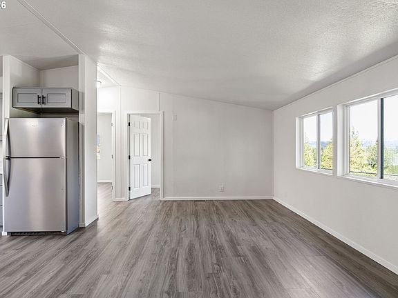 4th image of 2600 NE 205th Ave Unit 31