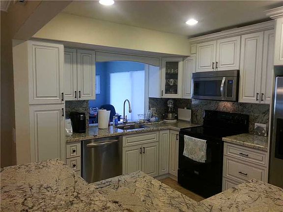 5th image of 11030 NW 18th St
