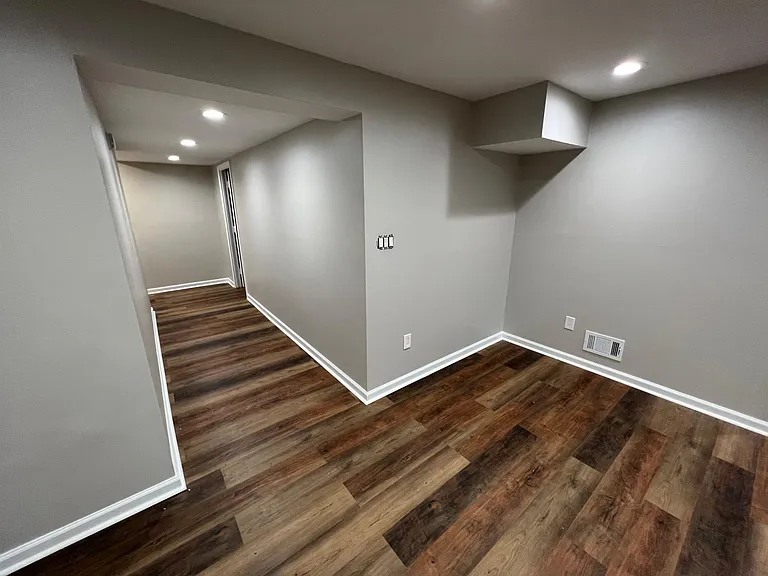5748 Yellowrose Ct — Photo 20