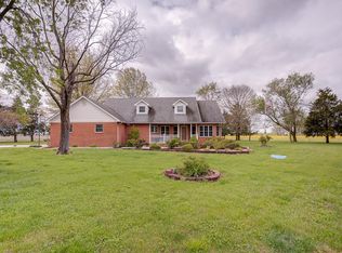 10450 Faust Rd, Lebanon, IL 62254
