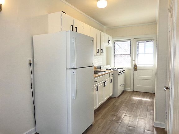 4th image of 925 Brandon Ave #B4