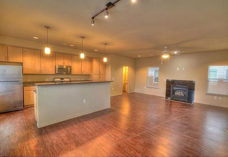 2606 Wilson St — Photo 2
