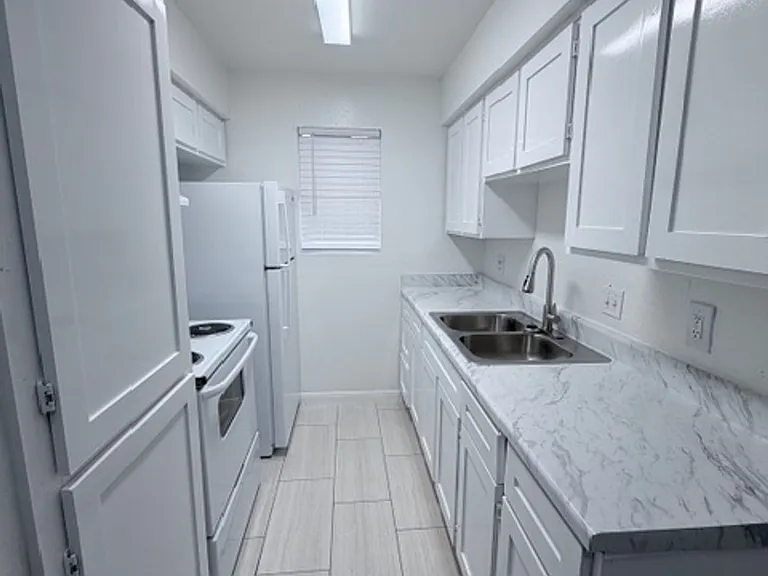 Stoneriver Apartments — Photo 4