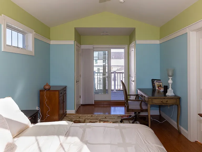 747 Ocean Blvd — Photo 34