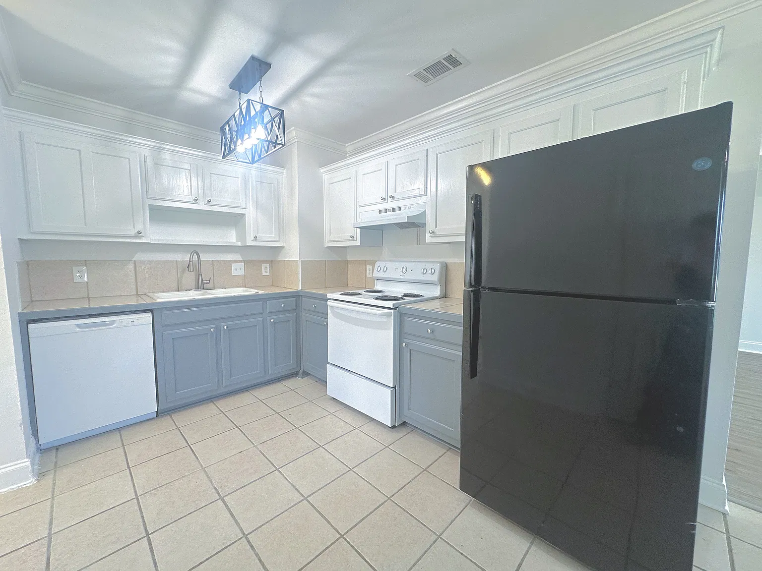 3 bed, 1406 sqft, $1,675 — Photo 4