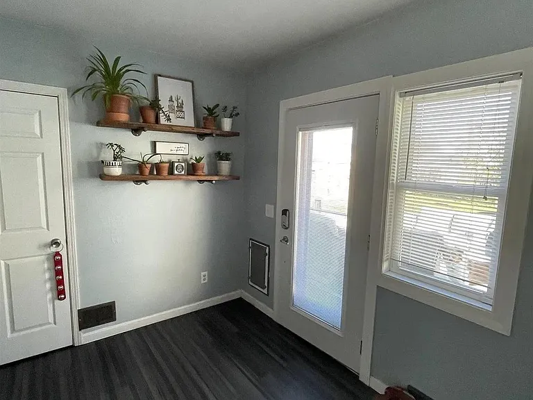 1531 Main St S — Photo 17