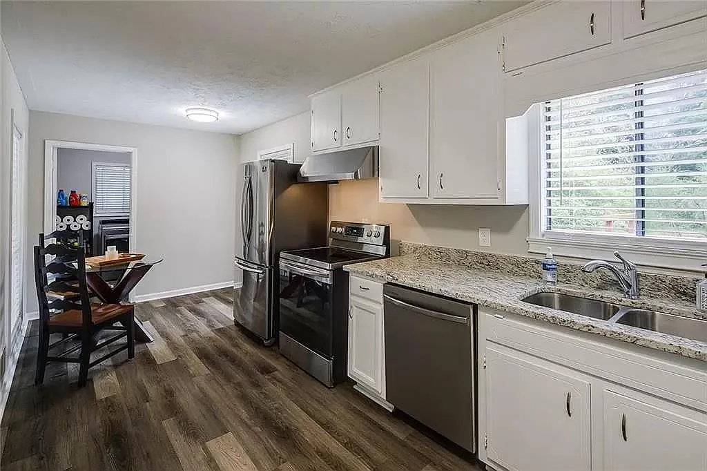 3 bed, 2142 sqft, $2,550 — Photo 4