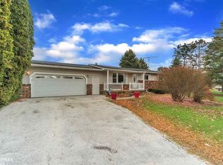 233 Maverick Ln, Lapeer, MI 48446