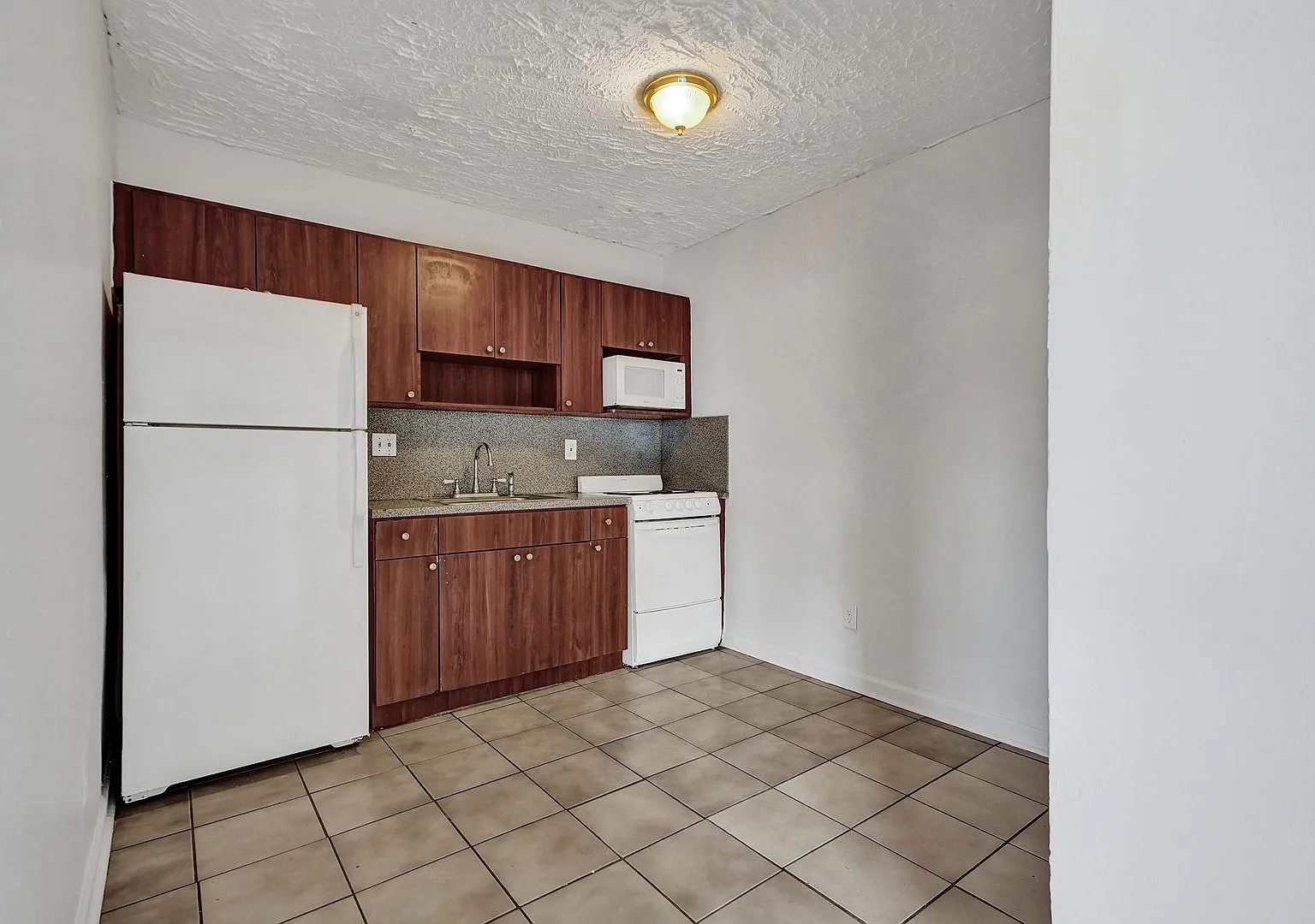 2525 Superior Street — Photo 4
