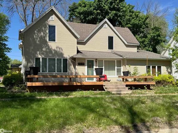 113 S 9th St, Clear Lake, IA 50428