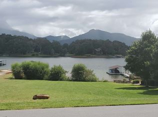 8 McIntosh Cir, Hayesville, NC 28904