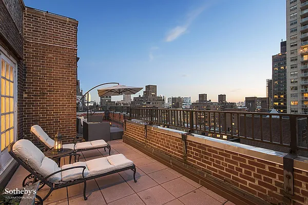 Sold by Sotheby's International Realty | media 1