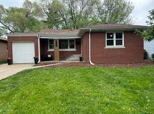 8113 Kooy Dr, Munster, IN 46321
