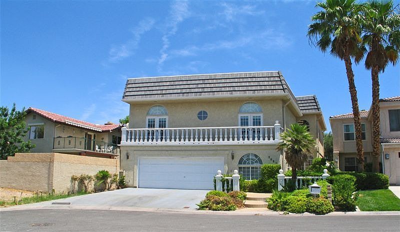 1st image of 2867 Queens Courtyard Dr