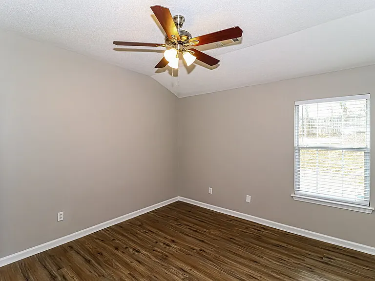 120 Pinewood Dr — Photo 12