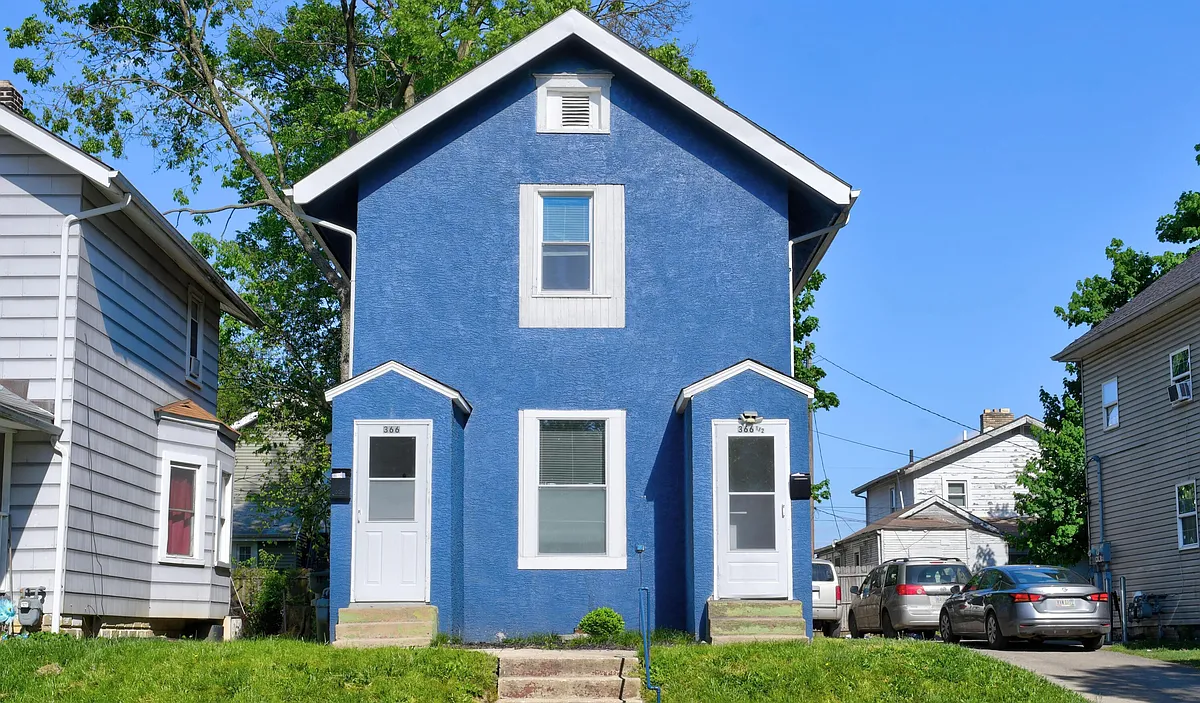 Building Photo - 366 Wrexham Ave #366