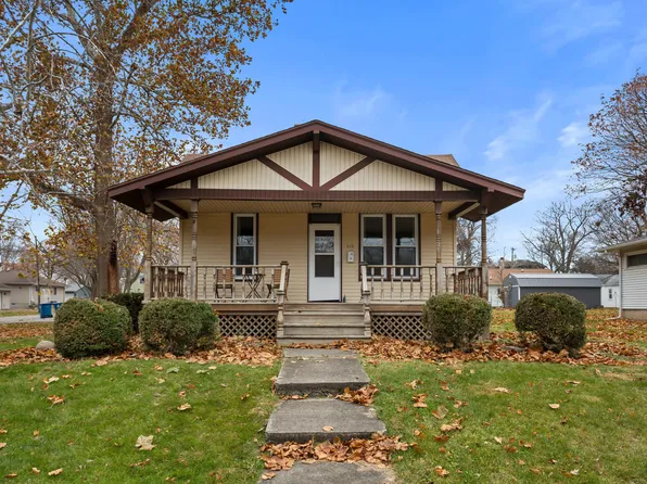 616 S Park St, Monticello, IL 61856