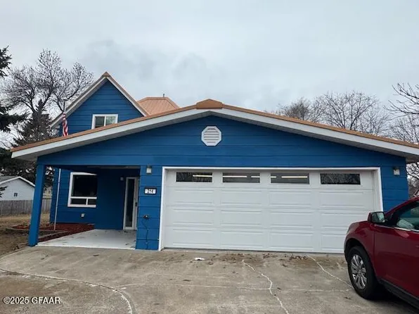 214 7th St, Hatton, ND 58240