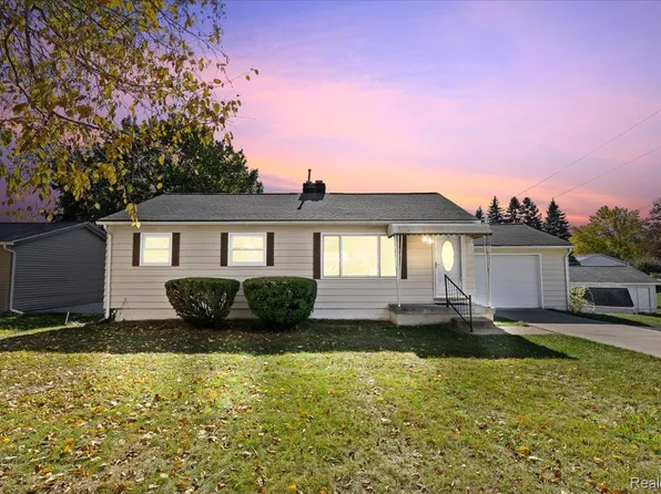 397 Pocahontas Trl, Oxford, MI 48371