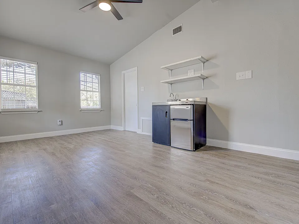 705 Sunrise Ave