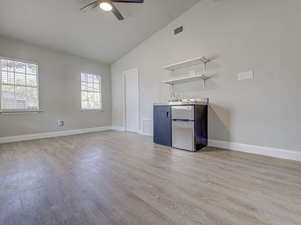 705 Sunrise Ave #202