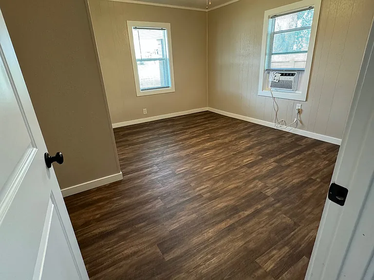 2643 Stillwell Ave — Photo 7