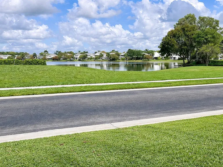 10614 Lake Shore Dr — Photo 18