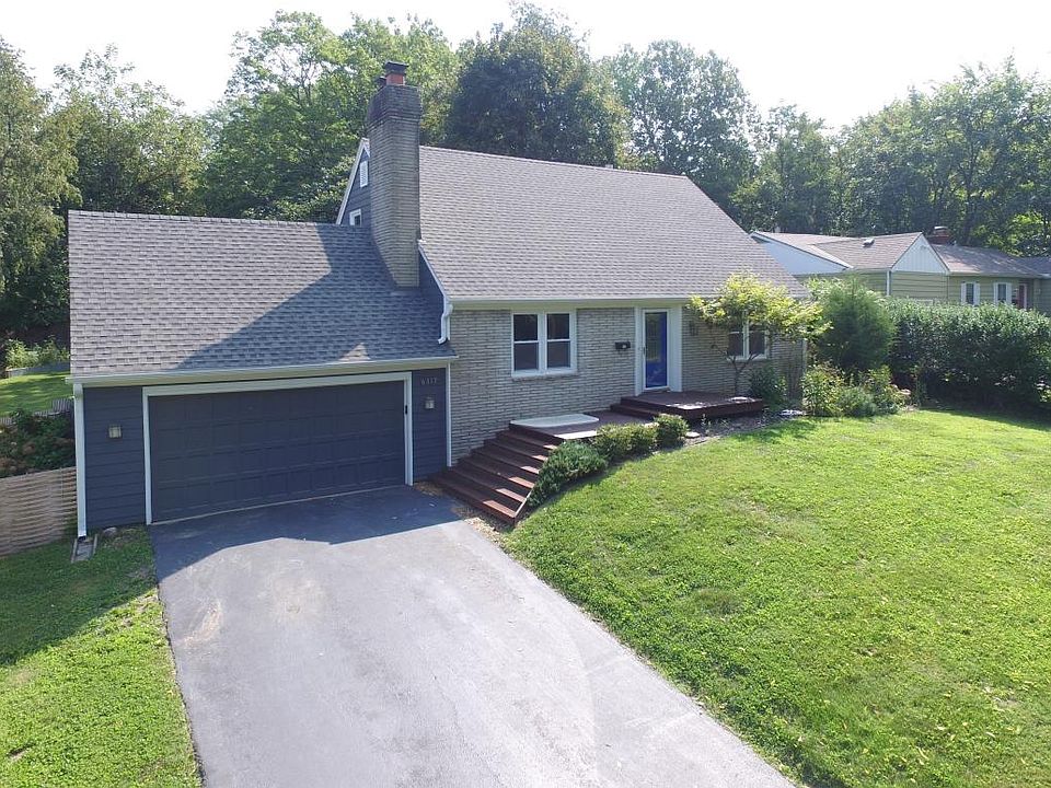 4 Bedroom, 2 bath in Merriam!