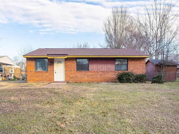 1423 Comstock Ln, Greensboro, NC 27406