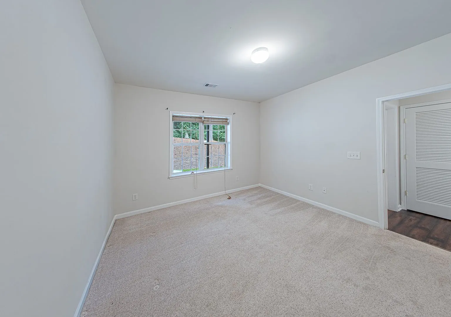 Spectacular Lake View Townhome in Alpharetta 3 Bedrooms + Office | Available July 1, 2026 — Photo 4