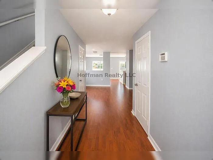 3 bed, 2.5 bath, 1868 sqft, $2,150 — Photo 3