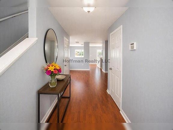 3rd image of 8532 Edgewater Place Blvd
