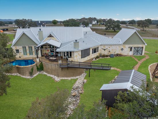 302 Lucky Ridge, Bandera, TX 78003