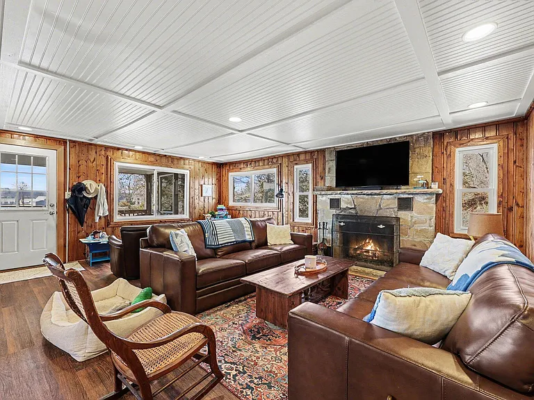 5884 Rays Dr — Photo 10